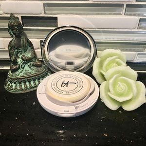 It Cosmetics Compact Foundation